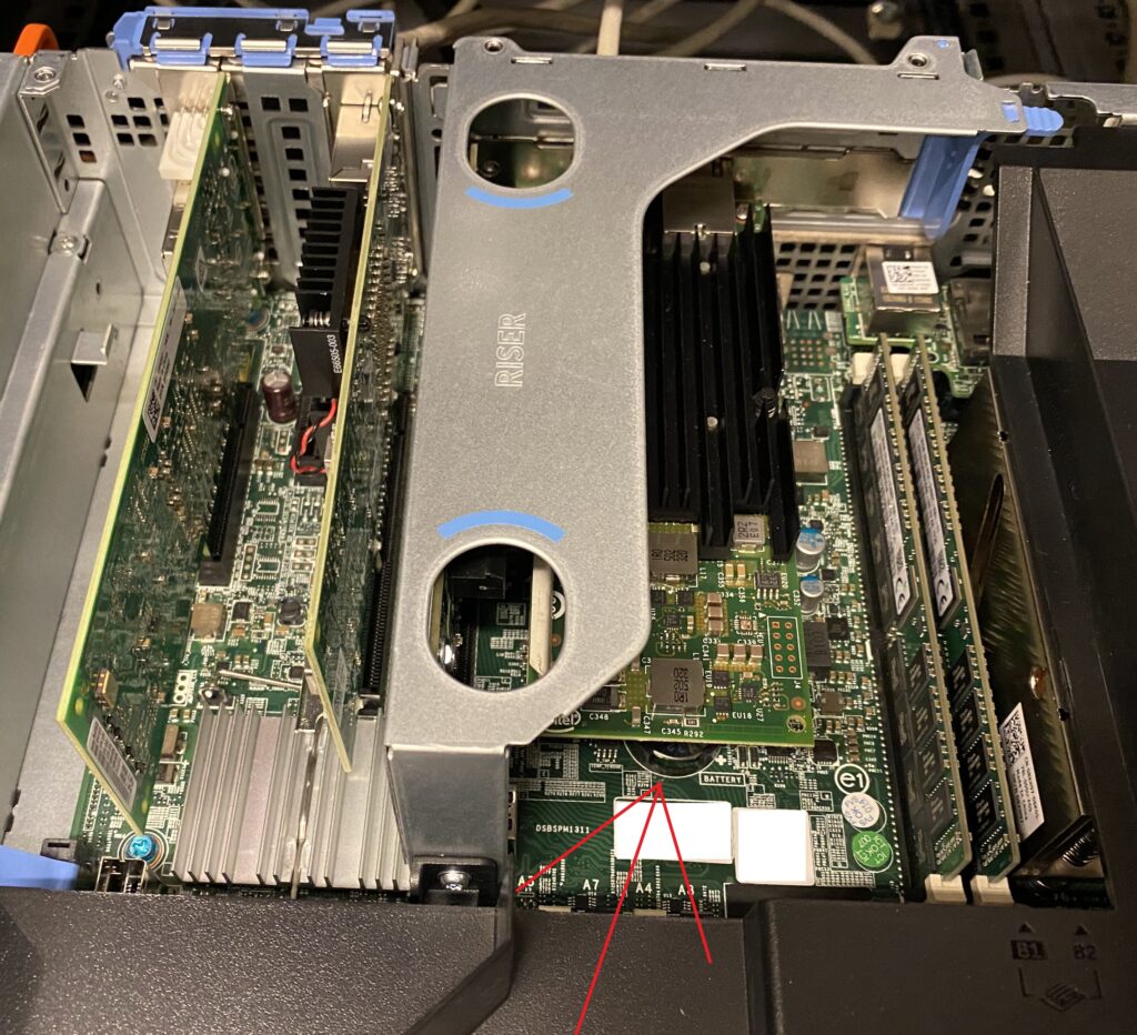 Dell PowerEdge R530 BIOS-Batterie unter Riser