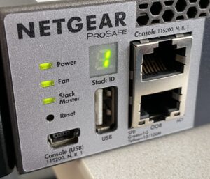 Netgear M4300-8X8F - Fan grün